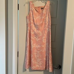Beautiful Ann Taylor sleeveless soft pink/cream dress.